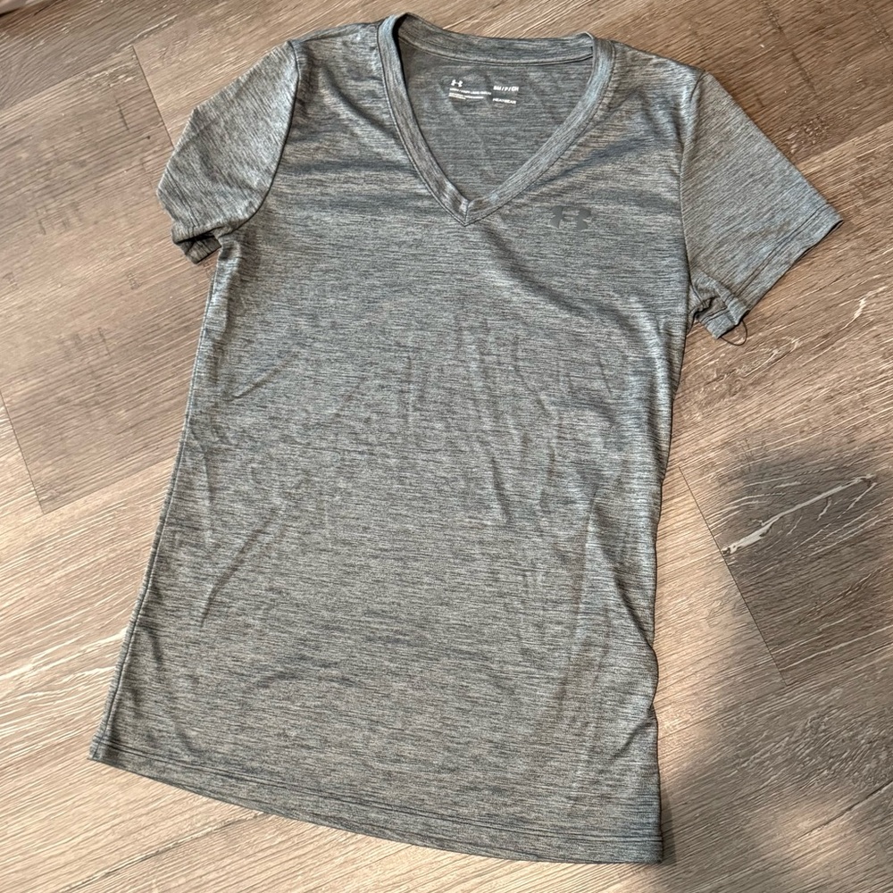Under Armour Women's Heather Gray V-Neck Short Sleeve Tee